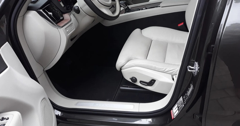 Volvo XC 60 cena 149990 przebieg: 79600, rok produkcji 2018 z Radzymin małe 497